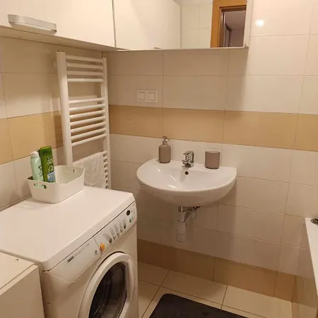 S Parkovanim, Balkonom, Klimatizaciou, Free Parking Apartment