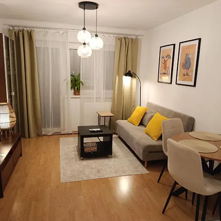 Apartament S Parkovanim, Balkonom, Klimatizaciou, Free Parking